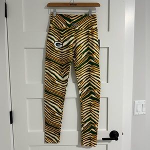 NWT 💚💛🏈 Women’s Zubaz Leggings Green Bay Packer size Small
